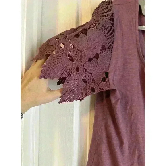 Suzanne Betro Lavender Purple Short Sleeve Butterfly  Lace Sleeve Detail Size L - Picture 2 of 4